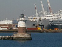 Robbins Reef Light, f.d. Military Ocean Terminal (MOTBY) och Port Jersey.