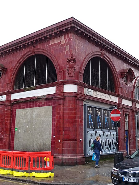 File:The disused CCE&HR station building on the corner of Drummond Street and Melton Street 09.jpg