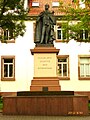 Denkmal für Wilhelm IV., Frontalansicht mit Sockelstufen, Postament und Standbild (2012)