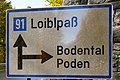 English: Fingerpost in front of the side road of the Loiblpass Road at the Sapotnica Deutsch: Wegweiser an der Loiblpass Straße vor der Abzweigung ins Bodental an der Sapotnica