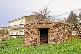 Construcciones tradicionales en Bermellar.jpg