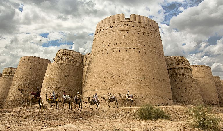 A caravan in front of the high walls of the Derawar Fort in Bahawalpur, Punjab, Pakistan Photograph: Tahsin Shah