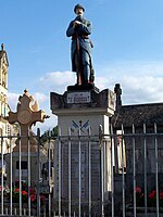 Poilu au repos (monument aux morts)[23]