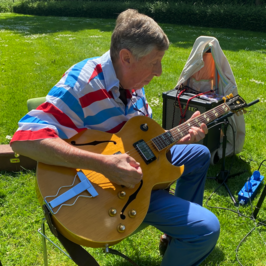 Aad Klaris bij een concert van Zomer Serenades in mei 2021