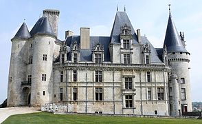 Ala Sur Renaissance, entre le châtelet et la tour des Archives. Presque au centre, la haute tour carrée dans laquelle se trouve l'escalier hélicoïdal