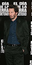 Keanu Reeves, filo de amerika patrino kaj Havaj-naskita patro de brita, irlanda, portugala kaj ĉina deveno