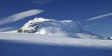 Plaines et montagnes enneigées.