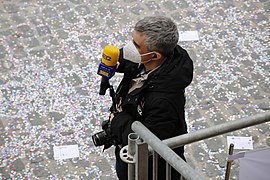 Periodista en l'entrà dels Moros i Cristians d'Alcoi - 1.jpg