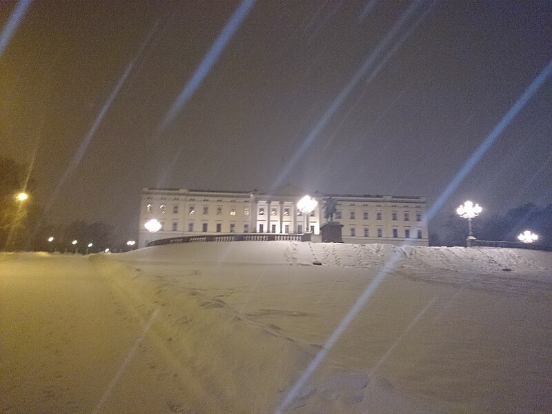 File:Norwegian Royal Palace 2.JPG