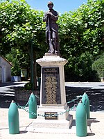 Poilu au repos (monument aux morts)