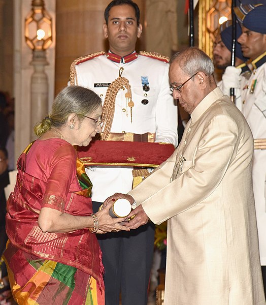 File:The President, Shri Pranab Mukherjee presenting the Padma Bhushan Award to Shri Cho S. Ramaswamy (posthumous), the award received by his wife, at the Civil Investiture Ceremony, at Rashtrapati Bhavan, in New Delhi.jpg