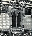 Palazzo del Granchio, Messina, una bifora incorniciata da decorazioni neogotiche (Gino Coppedè)