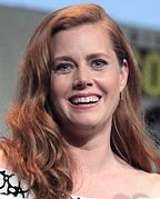 Amy Adams interprète Lois Lane.