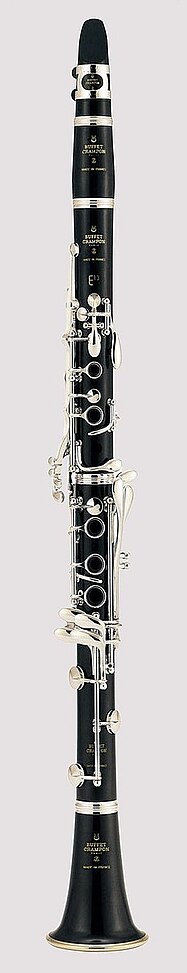 Clarinetto standard Boehm, con 17 chiavie 6 anelli, sviluppato nel 1843 da Hyacinthe Klosé e Louis Auguste Buffet