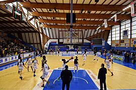 Palais des sports du quai de l'Adour.