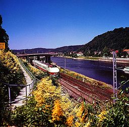 Vlak Vindobona mezi stanicemi Bad Schandau a Krippen v roce 1978