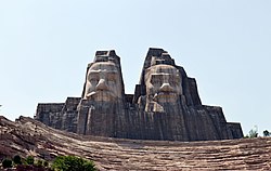 鄭州黄河風景名勝区・炎帝と黄帝の像