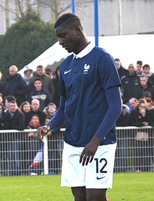 Serhou Guirassy avec le maillot de l'équipe de France des moins de 20 ans.