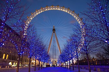 La grande roue du London Eye, vue de l’arrière (avril 2006). (définition réelle 2 100 × 1 400*)