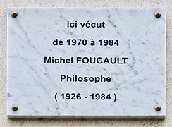 Plaque en mémoire de Michel Foucault, au no 289.