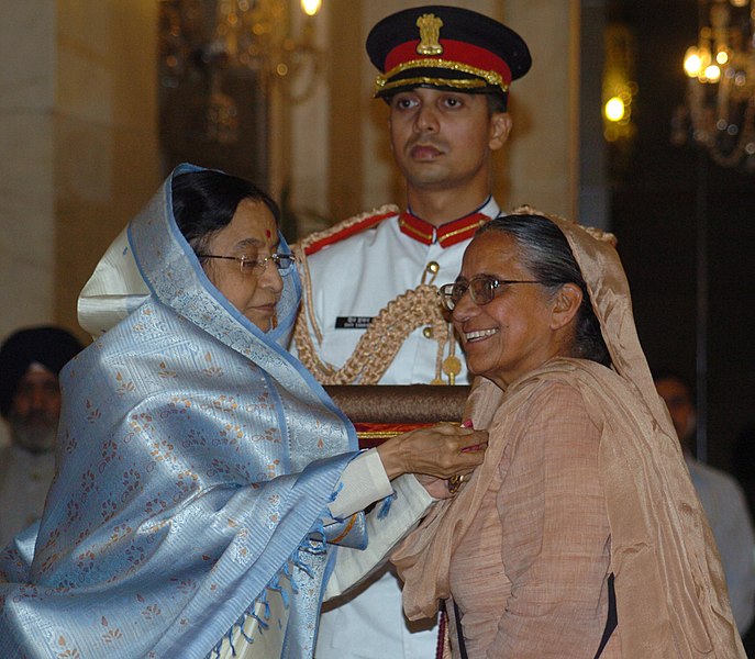 File:The President, Smt. Pratibha Devisingh Patil presenting the Padma Bhushan Award to Dr. (Ms.) Inderjit Kaur at Civil Investiture-II Ceremony, at Rashtrapati Bhavan, in New Delhi on May 10, 2008.jpg