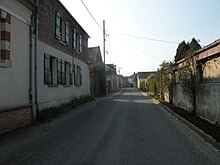 Montreuil-sur-Thérain rue.JPG