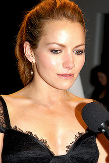 Becki Newton interprète Quinn.