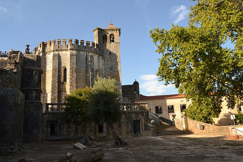 File:Charola (exterior) - Convento de Cristo.jpg