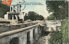 Les ruines du château d'Aulnay.