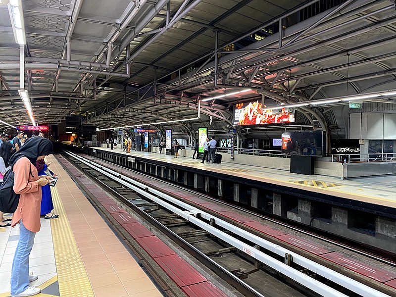 File:LRT Masjid Jamek Station 11.jpg