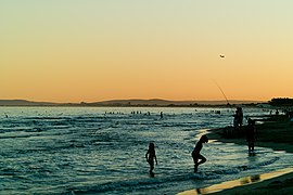 Vue de la plage au coucher du soleil en juillet 2010.