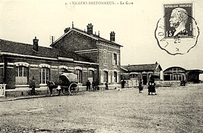 Carte postale comportant le timbre à date crénelé d'ambulant postal sur la ligne de Laon à Amiens daté du 29 décembre 1925.