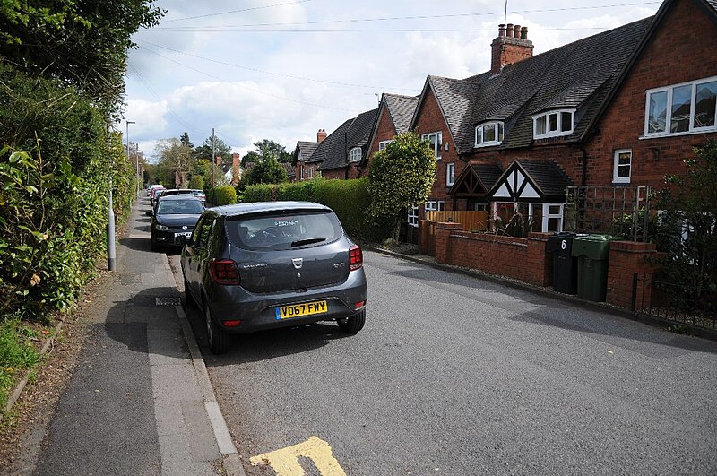 File:Lickey Square - geograph.org.uk - 5759017.jpg