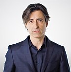 Potret Noah Baumbach pada sebuah wawancara.