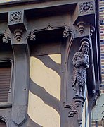 Amiens, maison du pèlerin, statue de saint Jean-Baptiste 2.jpg