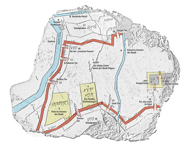 Der antike Stadtplan mit farblicher Hervorhebung und Übersetzungen der Inschriften