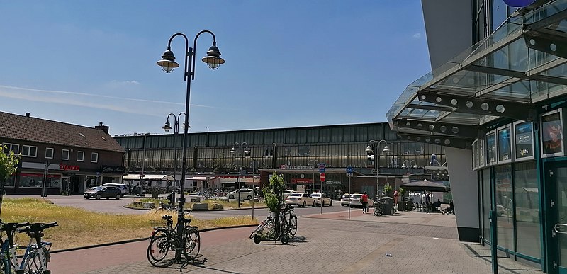 File:Bahnhof Duisburg Hbf 2005291414.jpg