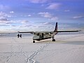 Letadlo Loganair, stojící na letišti na ostrově Fair