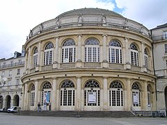 Le théâtre, actuel opéra.