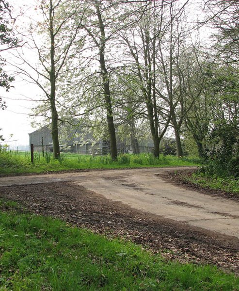 File:Agricultural building at Mill Farm - geograph.org.uk - 1254953.jpg