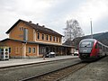 English: Train station with R4511 Deutsch: Bahnhof mit R4511