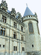 Ala Este del lado de la villa: fachada retomando las disposiciones del château de Bonnivet y torre de la Capilla