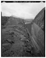 측수로 여수로(side channel spillway)