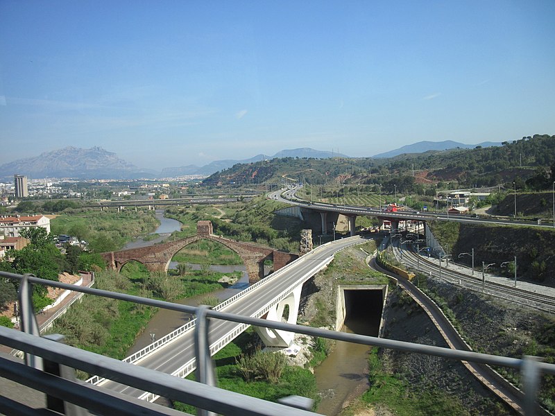 File:Overpasses in Spain.JPG