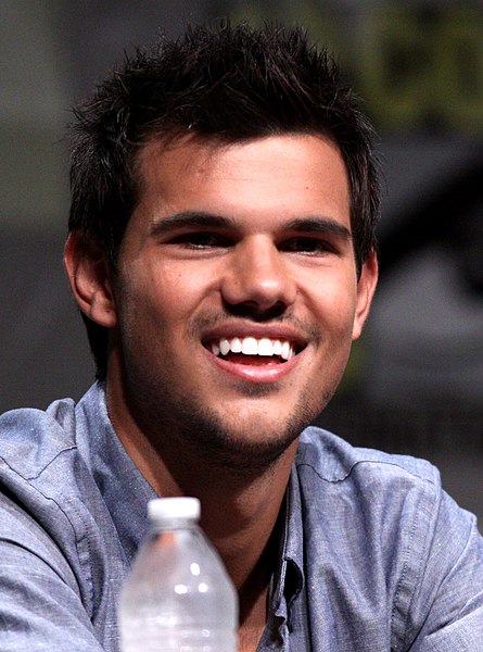 File:Taylor Lautner Comic-Con 2012.jpg