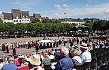 Leden van de broederschap rondom de processiebaar