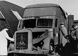 Camioneta del gas del camp d'extermini de Chelmno. Fotografia del 1945.