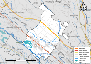 Carte en couleur présentant le réseau hydrographique de la commune