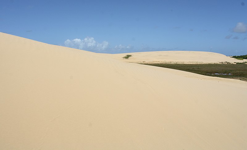 File:Dunas de Piaçabuçu.jpg