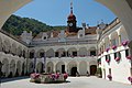 Schlosshof, Blick vom Eingang